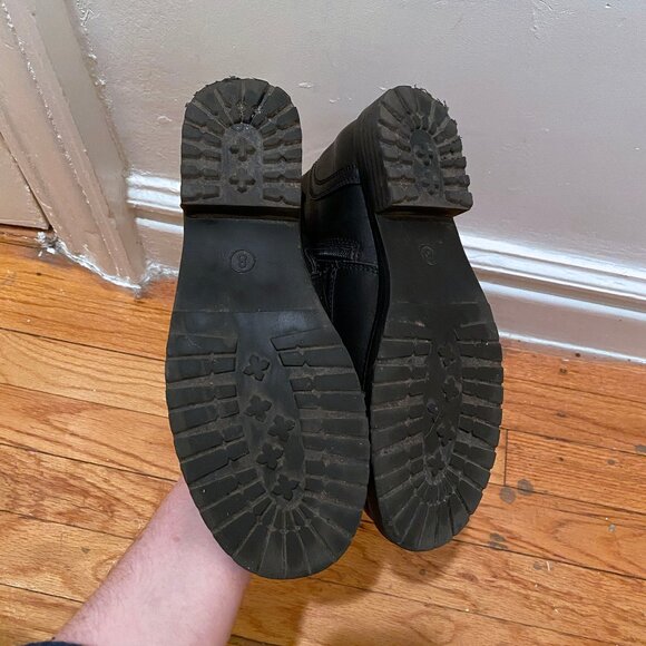 Amazon Essentials Women's Lace-Up Combat Boot, size 8, black, vegan - Picture 5 of 7